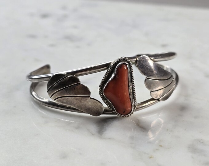Womens Vintage Southwestern Sterling Silver Coral Cuff Bracelet 15.8g E601