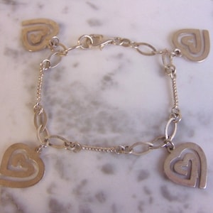 Womens Vintage Estate Sterling Silver Heart Charm Bracelet 10.8g E4572