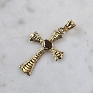 Womens Vintage Estate 14K Yellow Gold Religious Cross Pendant, 0.8g E3410