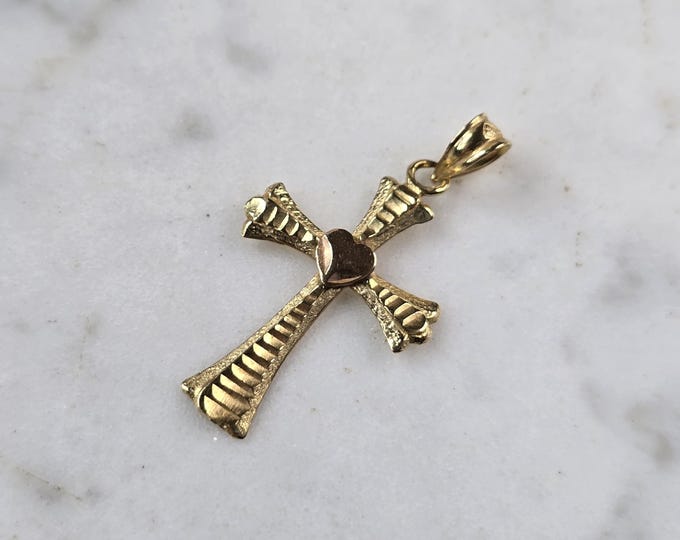 Womens Vintage Estate 14K Yellow Gold Religious Cross Pendant, 0.8g E3410