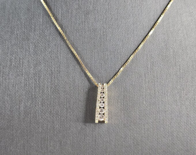 Womens Vintage Estate 14K Gold Graduated Diamond Pendant Necklace 5.7g E5117