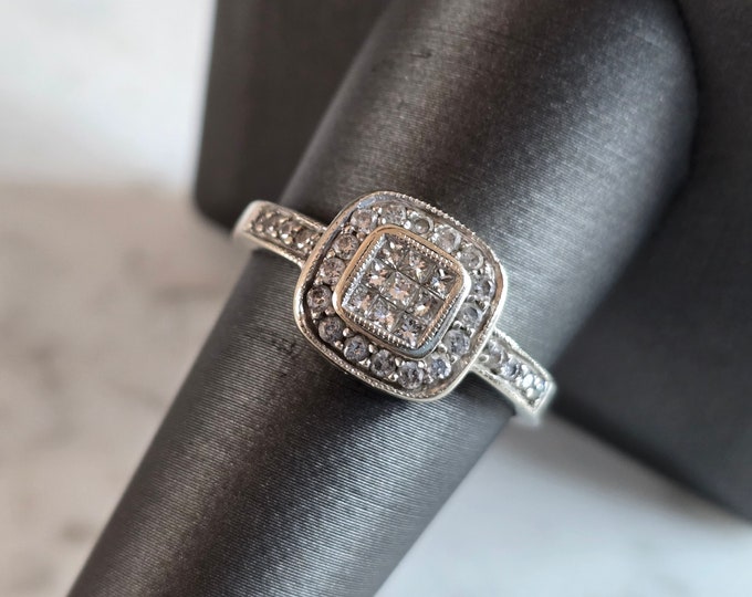 Womens Estate 14K White Gold Diamond Cluster Ring 3.9g E7188