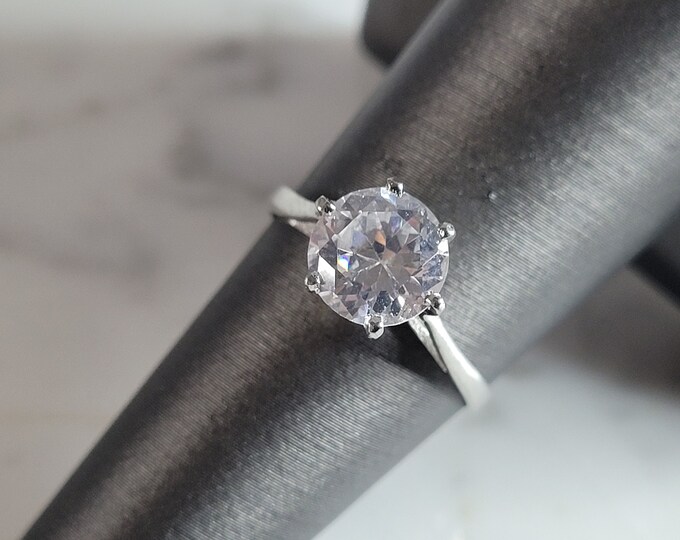 Womens Vintage Estate Sterling Silver CZ Ring 1.8g E3752