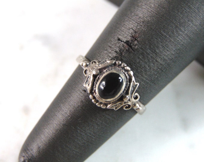 Womens Vintage Estate Sterling Silver Modernist Onyx Ring 1.6g E6349