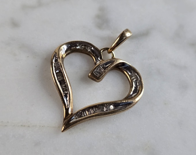 Womens Vintage Estate 10K Gold Diamond Heart Pendant 1.4g #E6035