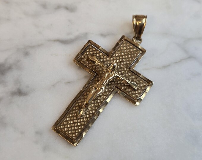 Vintage Estate 10K Yellow Gold Religious Cross Pendant 5.5g E1397