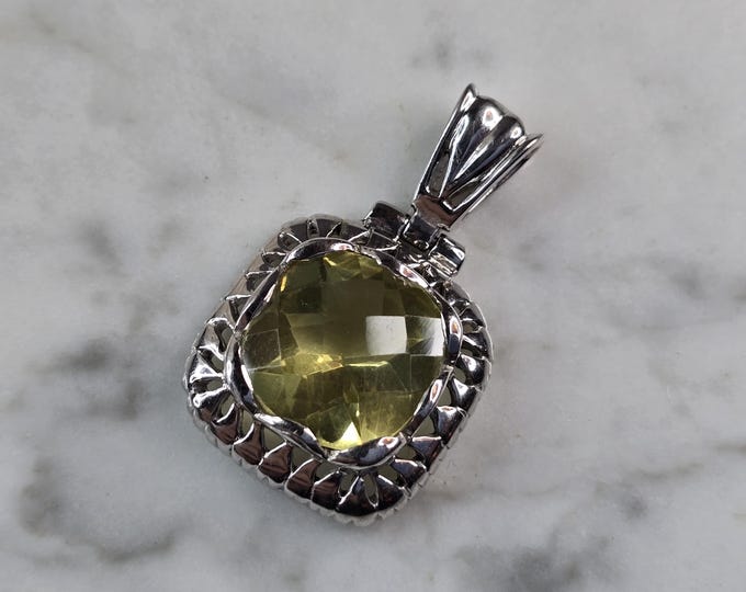 Womens Vintage Estate Sterling Silver Peridot Pendant 8.1g E1856