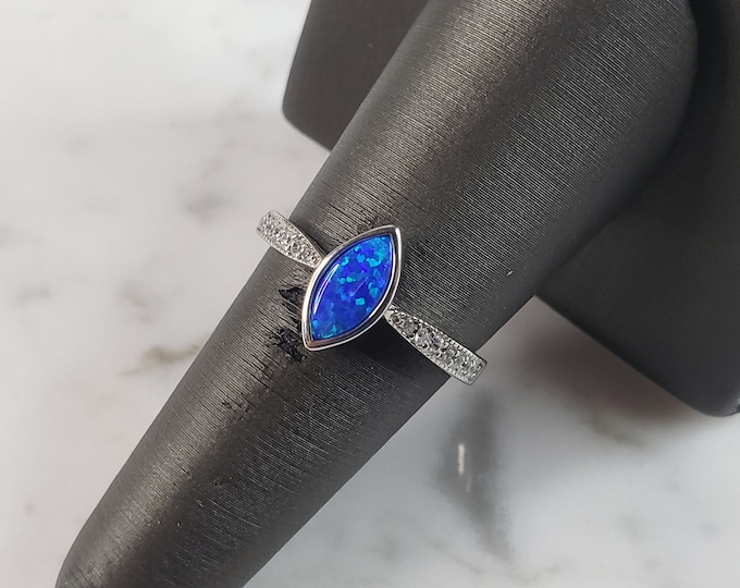 Womens Estate Sterling Silver Modernist Blue Opal & CZ Ring 2.5g E1418