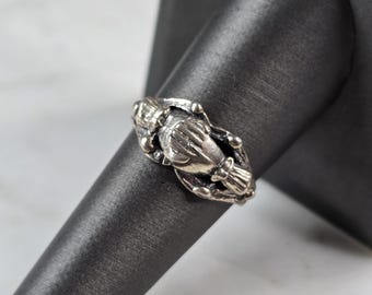 Womens Vintage Sterling Silver Holding Hands Friendship Ring 3.2g #E4104