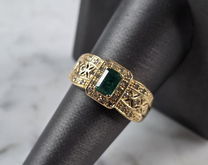 Womens Vintage Estate 10k Yellow Gold Emerald & Diamond Ring 4.0g E7835