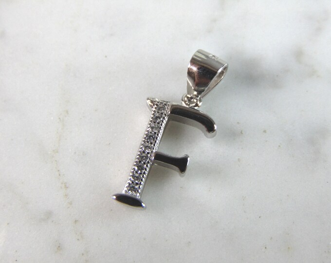 Womens Vintage Estate Sterling Silver CZ Letter "F" Pendant 1.3g E728