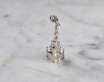 Womens Vintage Estate Sterling Silver Chicago Water Tower Charm 1.4g E1665