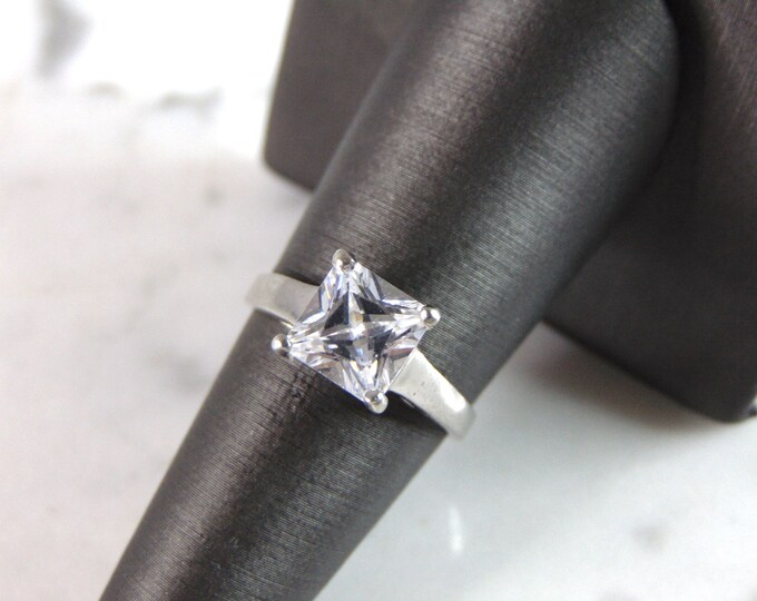 Womens Vintage Estate Sterling Silver CZ Ring  2.8g E2581