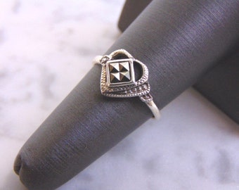 Womens Vintage Estate Sterling Silver Heart Ring 2.3g E2887