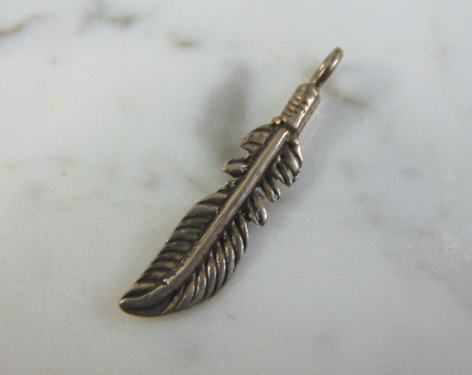 Womens Vintage Estate Sterling Silver Feather Pendant 1.8g E2831