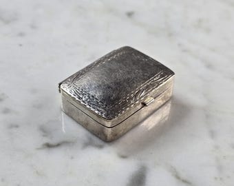 Vintage Estate Sterling Silver Etched Pill Box 12.5g E975
