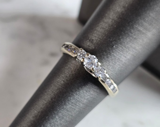 Womens Vintage Estate 10K White Gold Diamond Ring 2.1g E7555