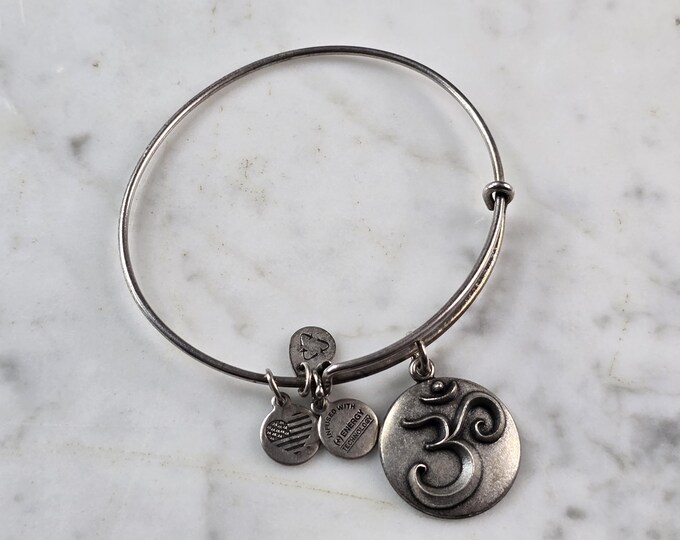 Womens Vintage Estate Alex & Ani Om Symbol Charm Bracelet  E4096