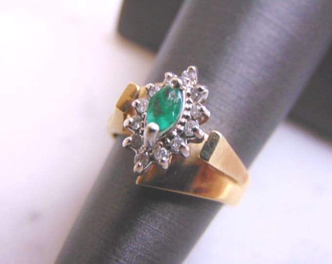 Womens Vintage Estate 14K Yellow Gold Emerald & Diamond Ring 4.7g #E3527