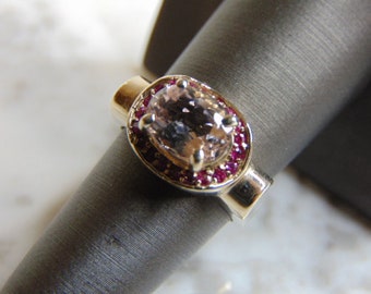 Vintage Estate 14K White Gold Ring w/ Garnets & CZ or Crystal Stone 5.6g E3003