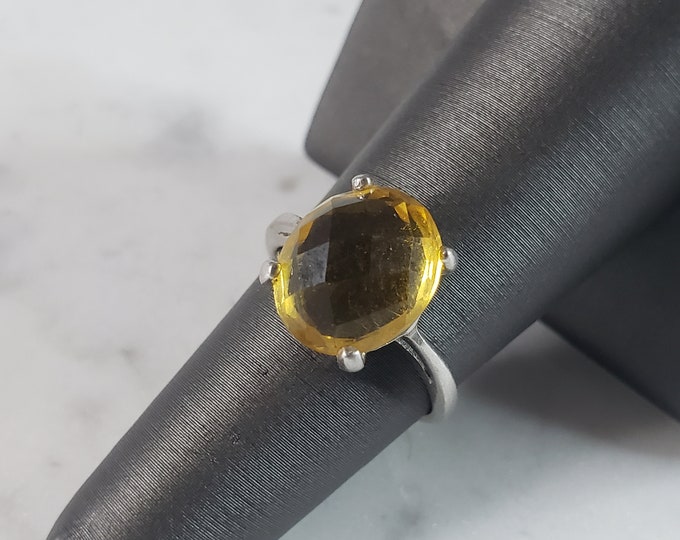 Womens Sterling Silver Ring w/ Canary Colored Stone 4.5 g E2963