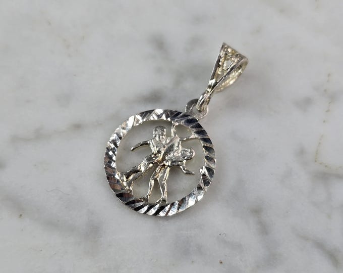 Womens Vintage Estate Sterling Silver Zodiac Gemini Pendant 1.2g E7691