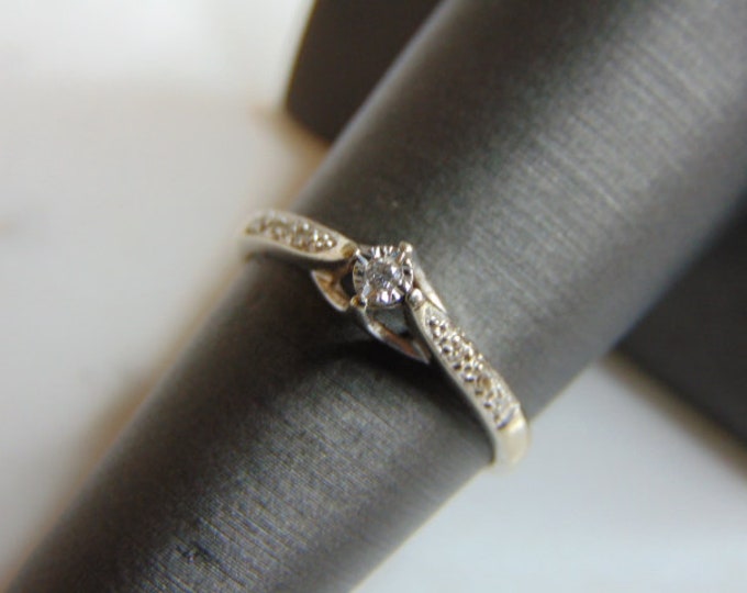 Womens Vintage Estate 10K White Gold Diamond Ring, 1.8g E1191