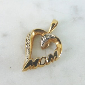 Womens Vintage Estate 10K Yellow Gold Mom Heart Pendant 1.4g E5416