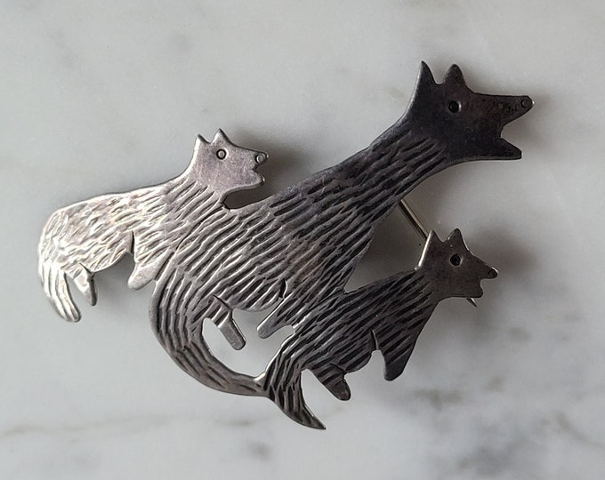 Womens Vintage Raymond Gasper Native Zuni Sterling Silver Coyote Brooch 4.8g E6185