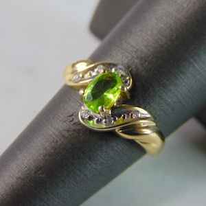 Womens Vintage Estate 10K Yellow Gold Peridot Diamond Ring 2.3g E3907