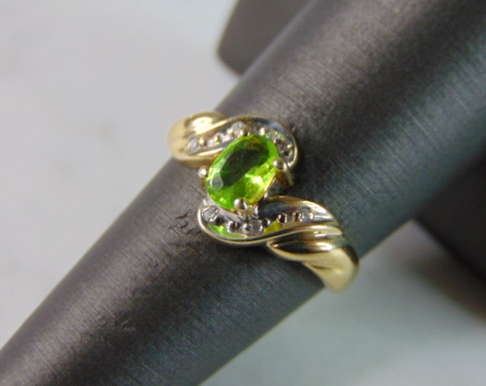 Womens Vintage Estate 10K Yellow Gold Peridot Diamond Ring 2.3g E3907