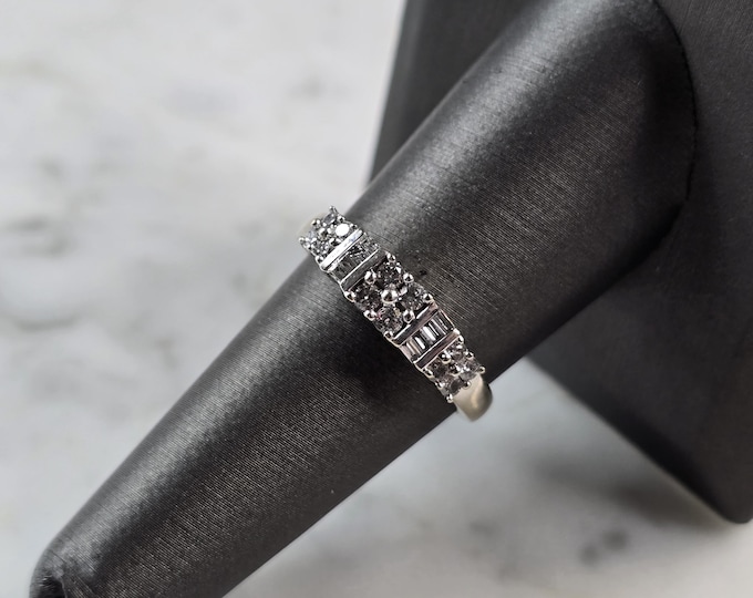 Womens Vintage Estate 10K White Gold Diamond Ring 2.7g E6730