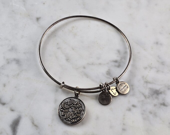 Womens Vintage Estate Alex & Ani "Mom" Charm Bracelet  E4095