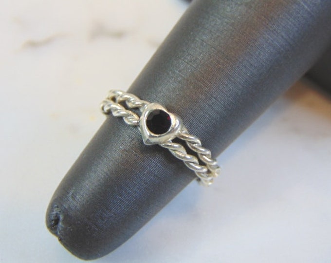 Womens Vintage Estate Sterling Silver Heart Ring 1.4g E1832