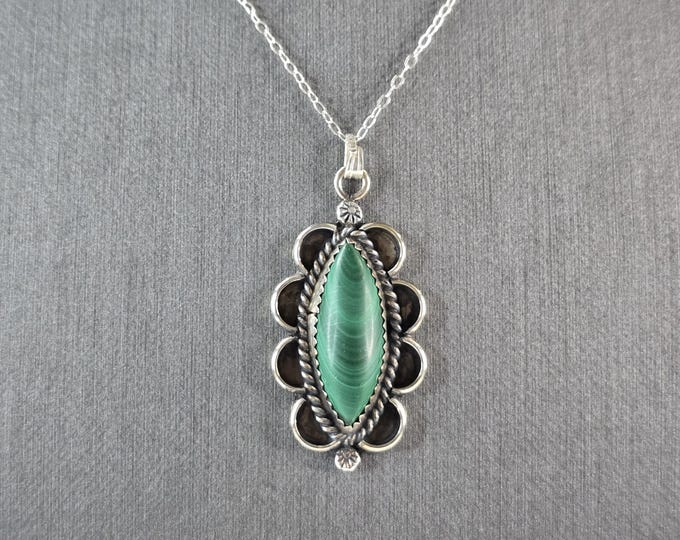Womens Vintage Southwestern Sterling Silver Malachite Pendant Necklace 6.2g E616