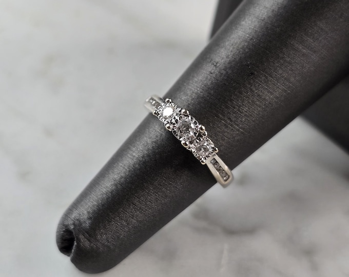 Womens Vintage Estate 10K White Gold Diamond Ring 2.5g E6731
