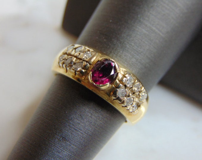 Womens Vintage Estate 14K Gold Diamond & Garnet Ring 5.6g E2976