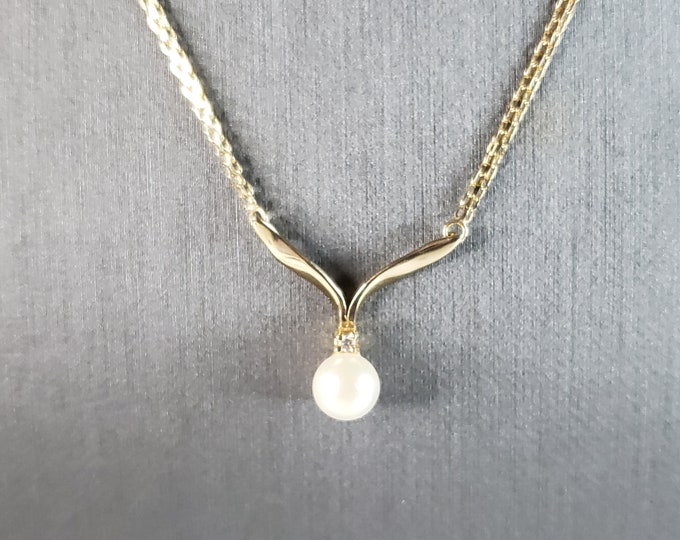Womens Vintage Estate 14K Gold Necklace W/ Pearl & Diamond Chip 3.4g #E6231