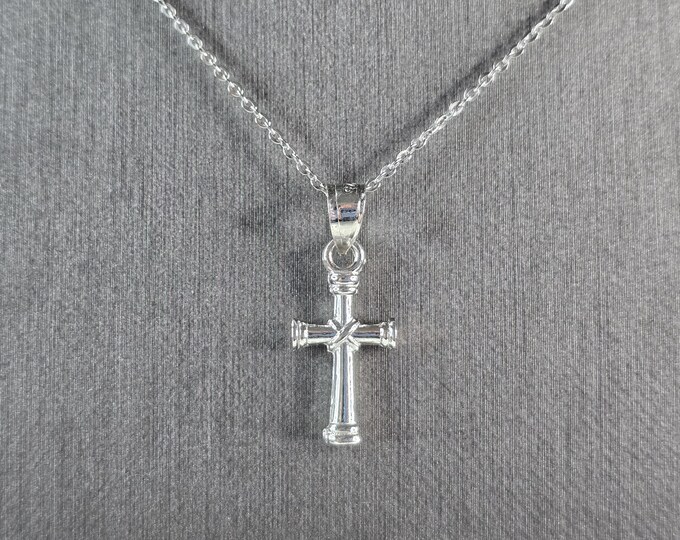 Womens Sterling Silver Religious Cross Necklace 2.8g E7186