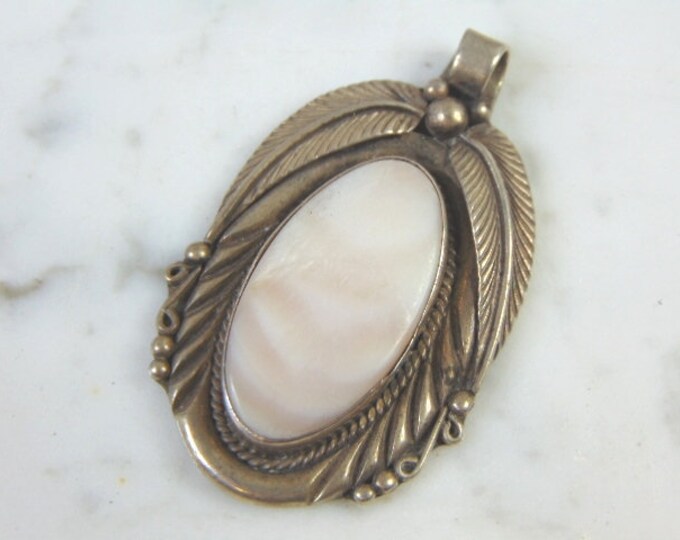 Womens Vintage Estate Sterling Silver Mother of Pearl Pendant 15.2g E2656