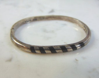 Womens Vintage Estate Sterling Silver Onyx Bangle Bracelet 26.0g E2017