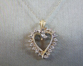 Womens Vintage Estate 10k Gold Necklace w/ Diamond Heart Pendant  2.0g  E1408