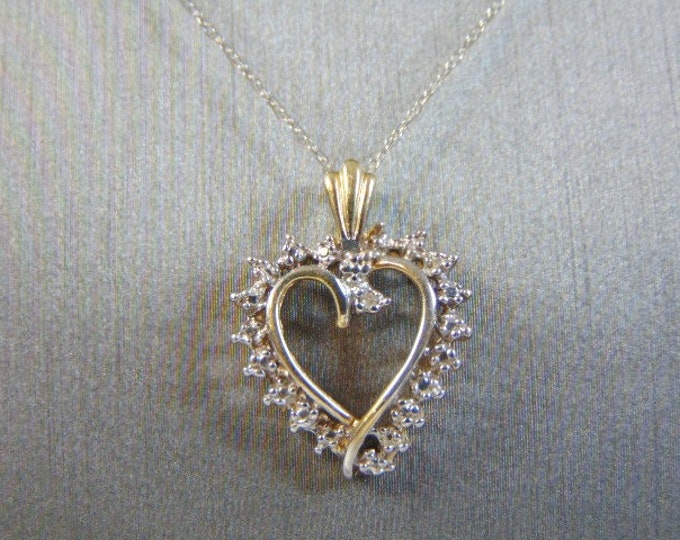 Womens Vintage Estate 10k Gold Necklace w/ Diamond Heart Pendant  2.0g  E1408
