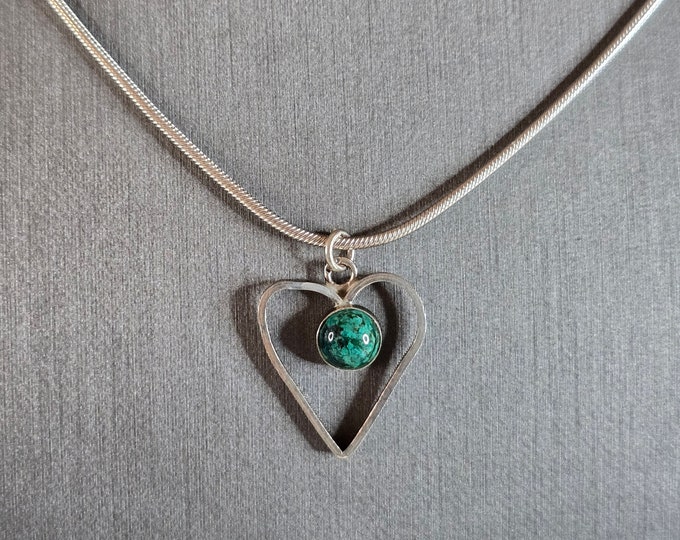 Womens Vintage Estate Heart Malachite Pendant W/ Necklace 10.0g E7182