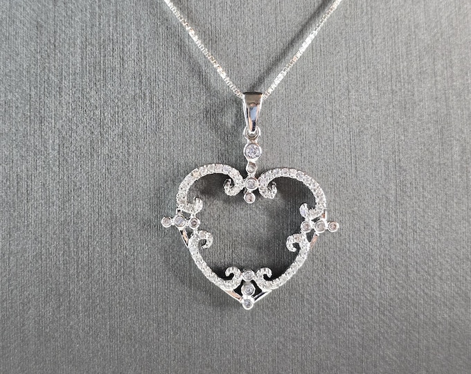 Womens Estate Sterling Silver CZ Heart Pendant W/ Necklace 5.8g E1599