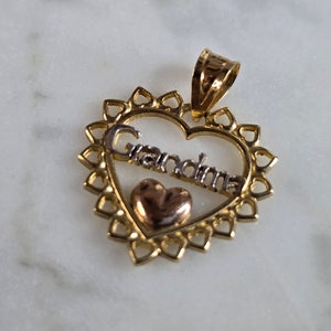 Womens Vintage Estate 10K Yellow Gold Grandma Heart Pendant 1.0g E7574