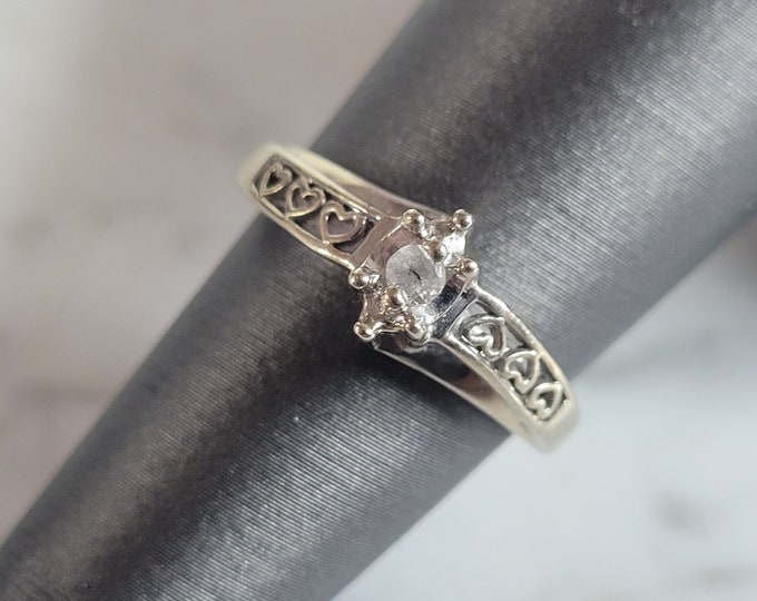 Womens Vintage Estate 10K White Gold Diamond Heart Ring, 2.0g E6938