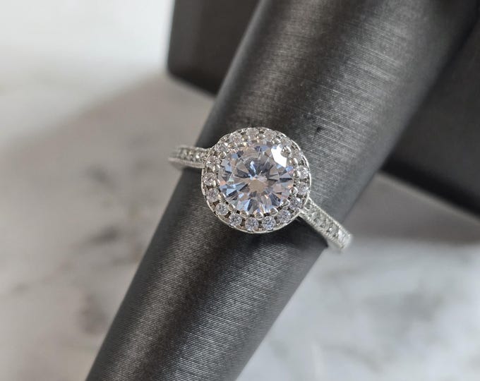 Womens Vintage Estate Sterling Silver CZ Ring 3.1g E7311