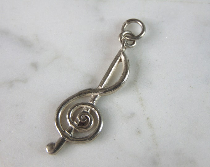 Womens Vintage Estate Sterling Silver Treble Clef Pendant 1.7g E2602