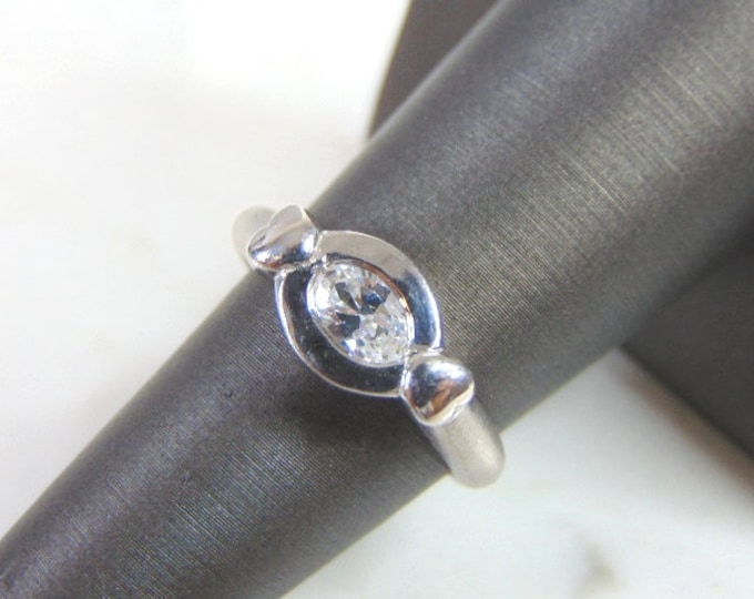 Womens Vintage Estate Sterling Silver CZ Ring 3.8g E5993